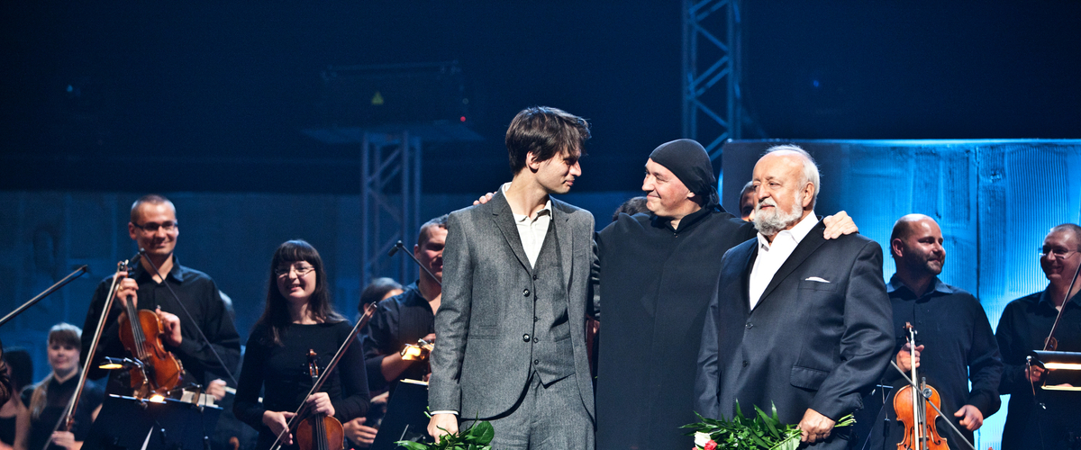 Jonny Greenwood with composer Krzysztof Penderecki (Photo by Polish National Audiovisual Institute)